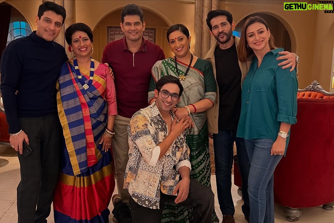 Gauri Pradhan Tejwani - 16.9K Likes - The STAR family!!⭐️🌟⭐️
@starplus #KyonkiSaasBhiKabhiBahuThi
@balajitelefilmslimited