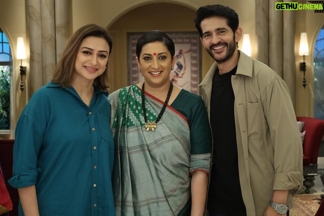 Gauri Pradhan Tejwani - 16.9K Likes - The STAR family!!⭐️🌟⭐️
@starplus #KyonkiSaasBhiKabhiBahuThi
@balajitelefilmslimited