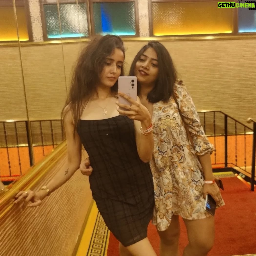 Gauri Prajapat - 2.1K Likes - Random 🌈
.
.
.
.
.
.
.
.
#randomdump #goadiaries #indorigauri #indoregram  #explore #memories #bigdaddycasino