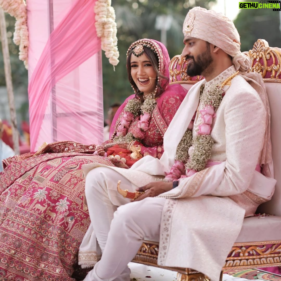 Gauri Prajapat - 2.1K Likes - Ishq hai ye ishq hai...
🧿💗