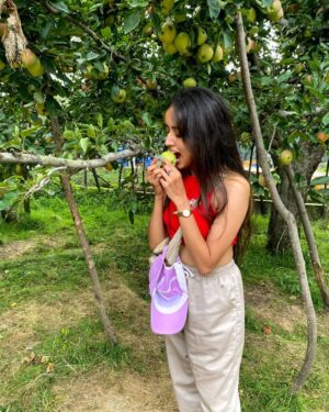 Gauri Prajapat Instagram - Snow-white feels🍎, just need my Prince💫
.
Kashmir offbeat trip with @onhisowntrip and @capn_nero
.
.
.
.
.
#kashmirtrip2021 #onhisowntrip #pahalgam #applefarm #indorigauri #traveldiaries #kashmirdairies #snowwhite #travelgram #kashmiri #pahalgamdiaries #needmyprince #instapost #travelphotography #travelblogger #traveltheworld #indoregram #instafeed #travelsoul #travellife