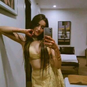 Gauri Prajapat Instagram - ✨✨✨
.
.
.
.
.
.
.
.
.
#indorigauri #bridesmaid #shaadivibes✨ #haldioutfit #indianwe #instafeed #