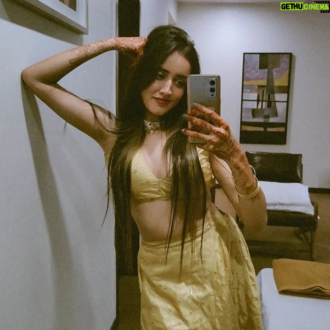 Gauri Prajapat - 3.8K Likes - ✨✨✨
.
.
.
.
.
.
.
.
.
#indorigauri #bridesmaid #shaadivibes✨ #haldioutfit #indianwe #instafeed #