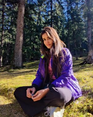 Gauri Prajapat Instagram - ✨Happy new year ✨🥳
.
Some of the moments from my new year
.
.
.
.
.
.
.
.
#indorigauri #happynewyear #himachaldiaries #manali #jagatsukh #newyearpost  #withmypeople #instagiid #instapost #instagram #mountainbaby #newyear #