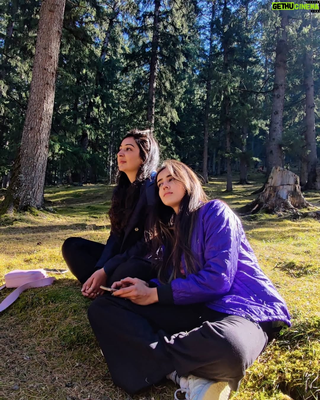 Gauri Prajapat - 2.3K Likes - ✨Happy new year ✨🥳
.
Some of the moments from my new year
.
.
.
.
.
.
.
.
#indorigauri #happynewyear #himachaldiaries #manali #jagatsukh #newyearpost  #withmypeople #instagiid #instapost #instagram #mountainbaby #newyear #