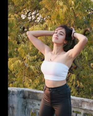 Gauri Prajapat Instagram - Swipe to see my inspiration for this pose😎
.
📸 @sudhanshmishra
.
.
.
.
.
.
.
#indorigauri #instafeed #hrithikroshan #instagram #instapost #photography #goldenhourphotography #goldenhour #outfitoftheday #funnymemes #indoregram #indorecity #august2021 #whiteandblack #influencer #cosplayartist #cosplaygirl #indiancosplaycommunity