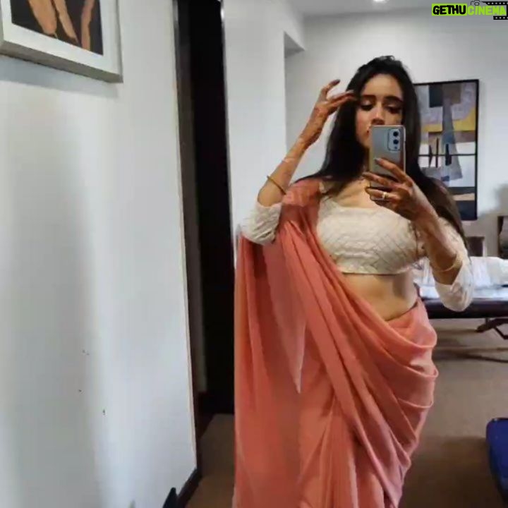 Gauri Prajapat - 3.2K Likes - Saree and struggle!
.
.
.
.
.
.
#indorigauri #sareelove #instafeed #indianoutfit #weddings explore #indianlook #backfrombeingdead