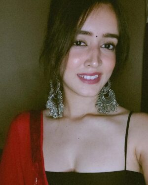 Gauri Prajapat Instagram - Flaunting🥀
my jhumka!
.
.
.
.
.
.
#instafeed #indorigauri #saree #redsaree #flaunting #explore #indianoutfit #indoregram #randomclick #🖤 #explorepage