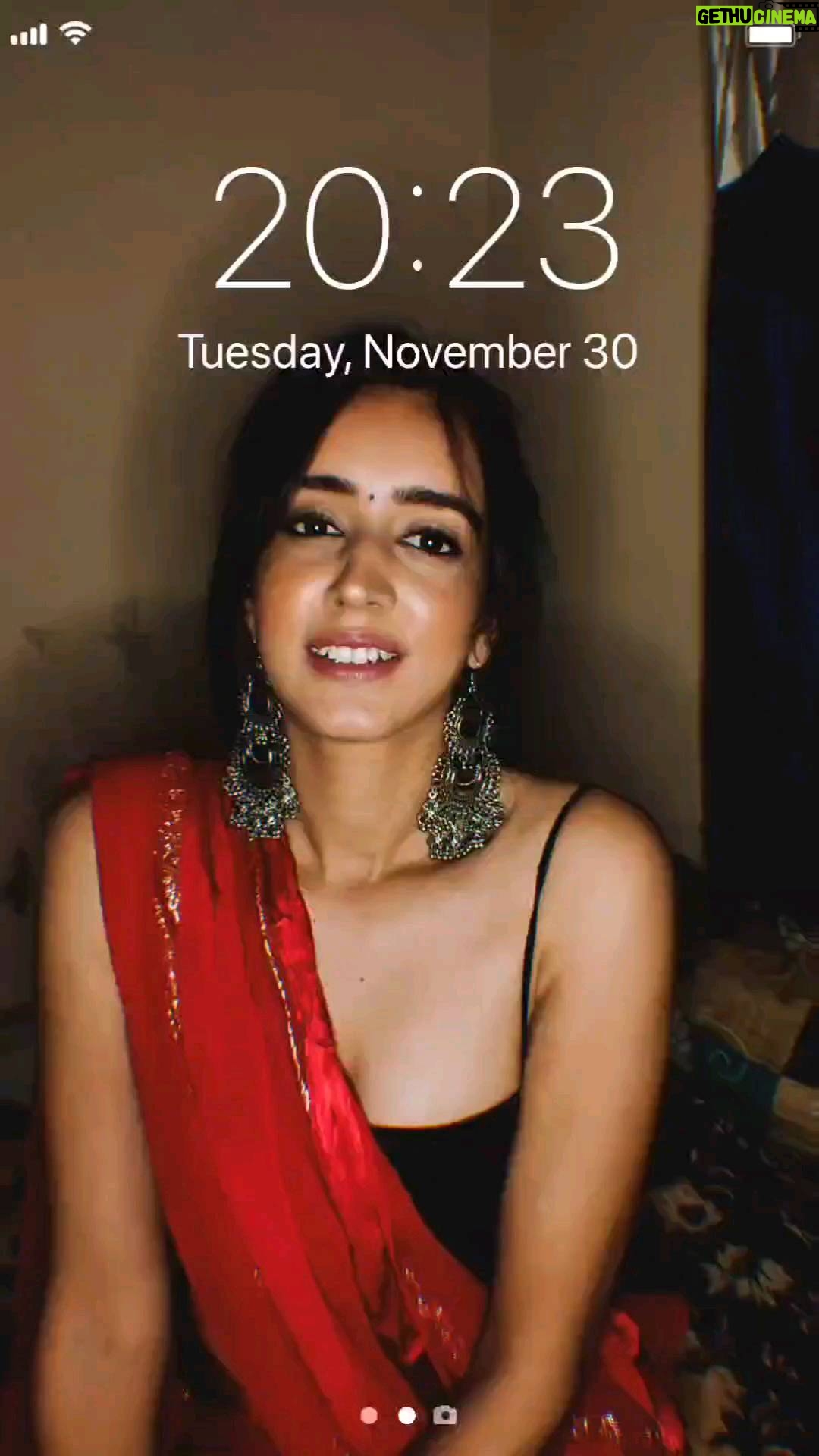 Gauri Prajapat - 2.7K Likes - Trying to keep-up with the trend!
Tell me if you like it🤭
.
.
.
.
.
#reels #indorigauri #trendingreels #explore #indoregram #reelsofinstagram #indianoutfit #sareelove #regionalmusic #instachallenge #coverchallenge