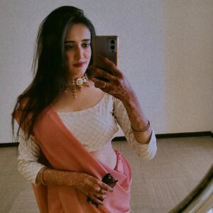 Gauri Prajapat Instagram - Saree and struggle!
.
.
.
.
.
.
#indorigauri #sareelove #instafeed #indianoutfit #weddings explore #indianlook #backfrombeingdead