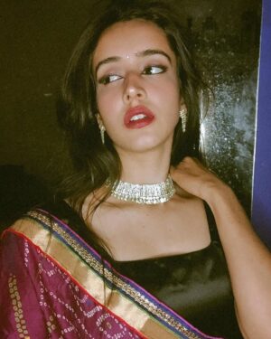 Gauri Prajapat Instagram - Saree hits different!
.
.
.
.
.
.
.
#saree #indorigauri #explore #indianlook #sareelove #instapost #postoftheday #indoregram #indianoutfit #redsaree #indore #indianwedding