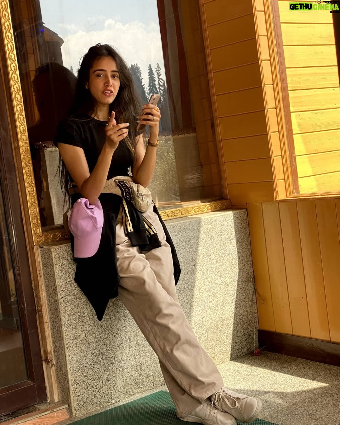 Gauri Prajapat - 2.1K Likes - Just like that🌷
.
📸 @harshit_sanghi94
.
.
.
.
.
.
.
.
#indorigauri #instafeed #kashmirtrip2021 #onhisowntrip #gulmargdiaries #gulmarg #kashmirtrip #traveldiaries #vacation #travelinfluencer #randomclick #indoregram