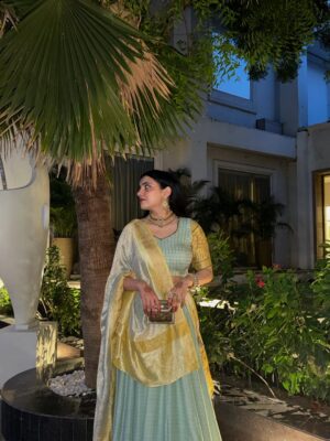 Gaurika Rathi Instagram - Not getting over this outfit 🎀🤍🤌
Favourite Palette.

Comment ‘🎀’ for outfit details.