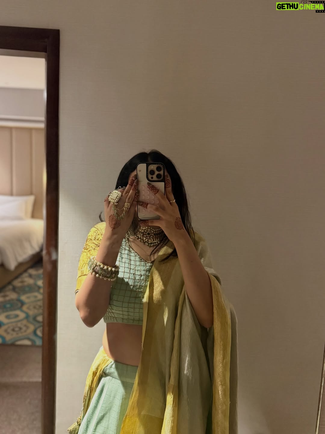Gaurika Rathi - 1.2K Likes - Not getting over this outfit 🎀🤍🤌
Favourite Palette.

Comment ‘🎀’ for outfit details.