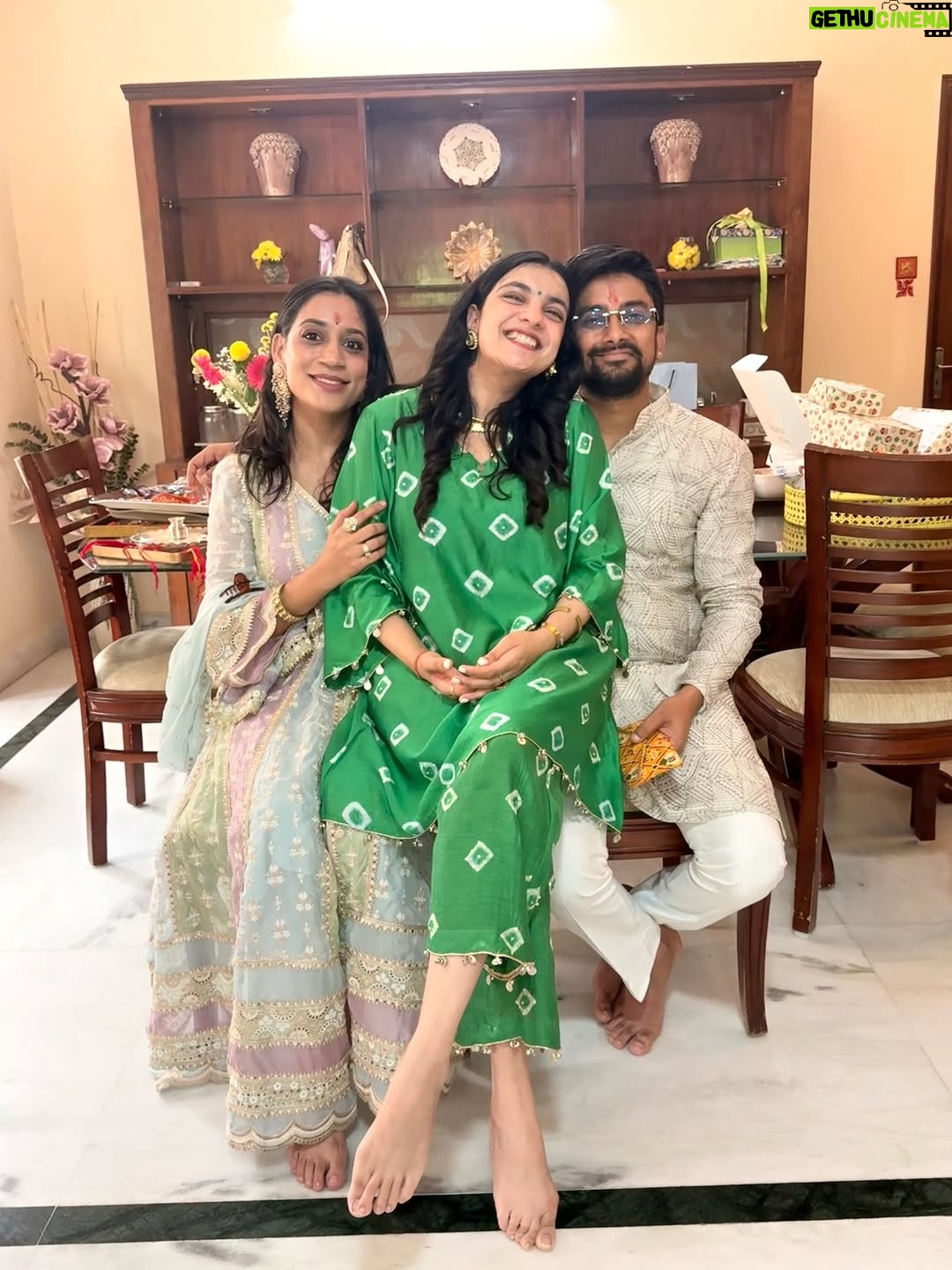 Gaurika Rathi - 1K Likes - Round 1🧿🤍🥹

The one festival that I always look forward to.
ARMY🧿❤️

@rathishivi Miss you🤍