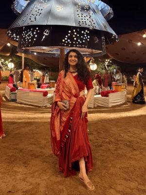 Gaurika Rathi Instagram - Laal🌹

Passion, power, strength, and auspiciousness.

Pls: Don’t miss @chowknagarba