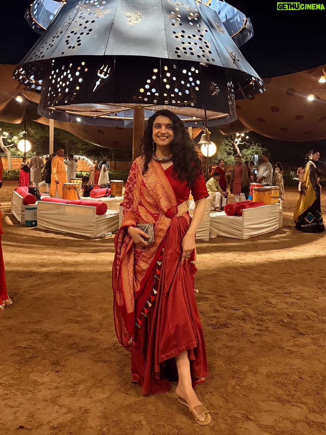 Gaurika Rathi - 1.5K Likes - Laal🌹

Passion, power, strength, and auspiciousness.

Pls: Don’t miss @chowknagarba