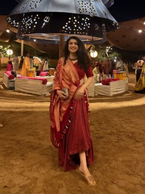 Gaurika Rathi Instagram - Laal🌹

Passion, power, strength, and auspiciousness.

Pls: Don’t miss @chowknagarba