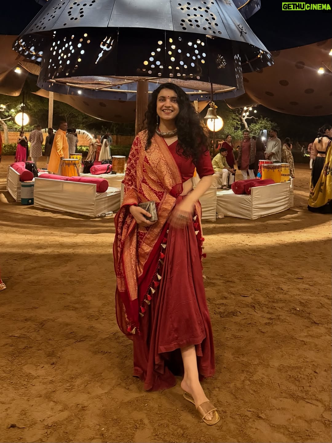 Gaurika Rathi - 1.5K Likes - Laal🌹

Passion, power, strength, and auspiciousness.

Pls: Don’t miss @chowknagarba