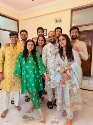 Gaurika Rathi Instagram - Round 1🧿🤍🥹

The one festival that I always look forward to.
ARMY🧿❤️

@rathishivi Miss you🤍