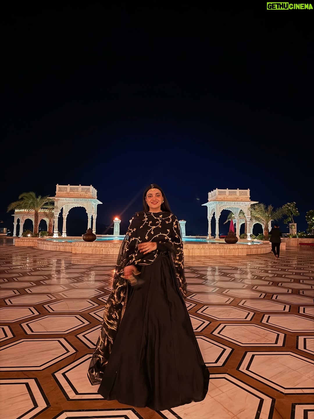 Gaurika Rathi - 793 Likes - ♠️🤍🧿

Outfit @poojapranayofficial 
Jewellery @bynirjari 
Clutch @sabyasachiofficial
