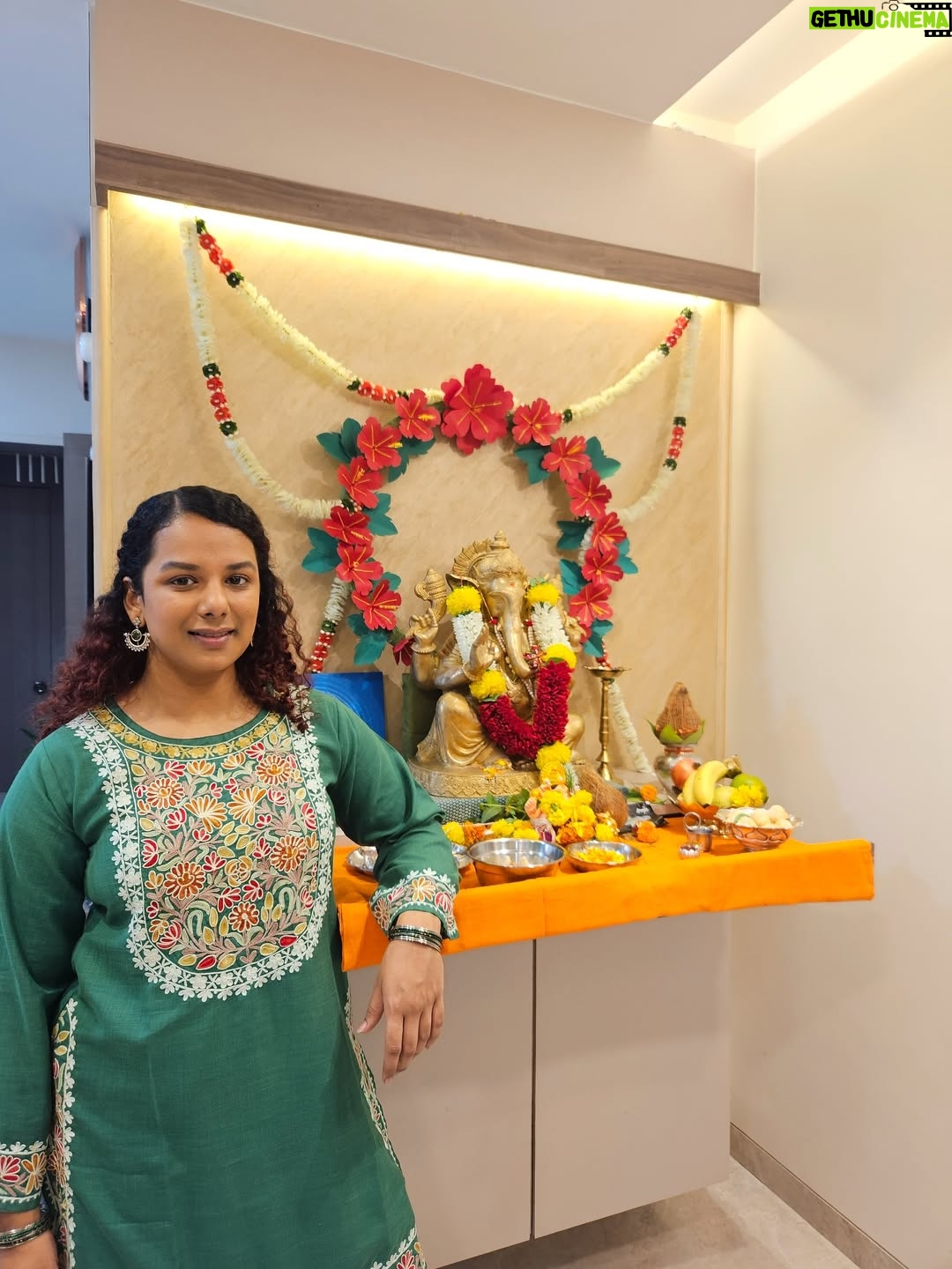 Gautami Kawale - 113.4K Likes - Red flag or green? 
🚥🚥🚥🚥🚥🚥
Happy Ganesh Chaturthi all!
#traditional #indian #kurti #ganpati #ganeshchaturthi #curls #ootd #festival #india #ganpatibappamorya
