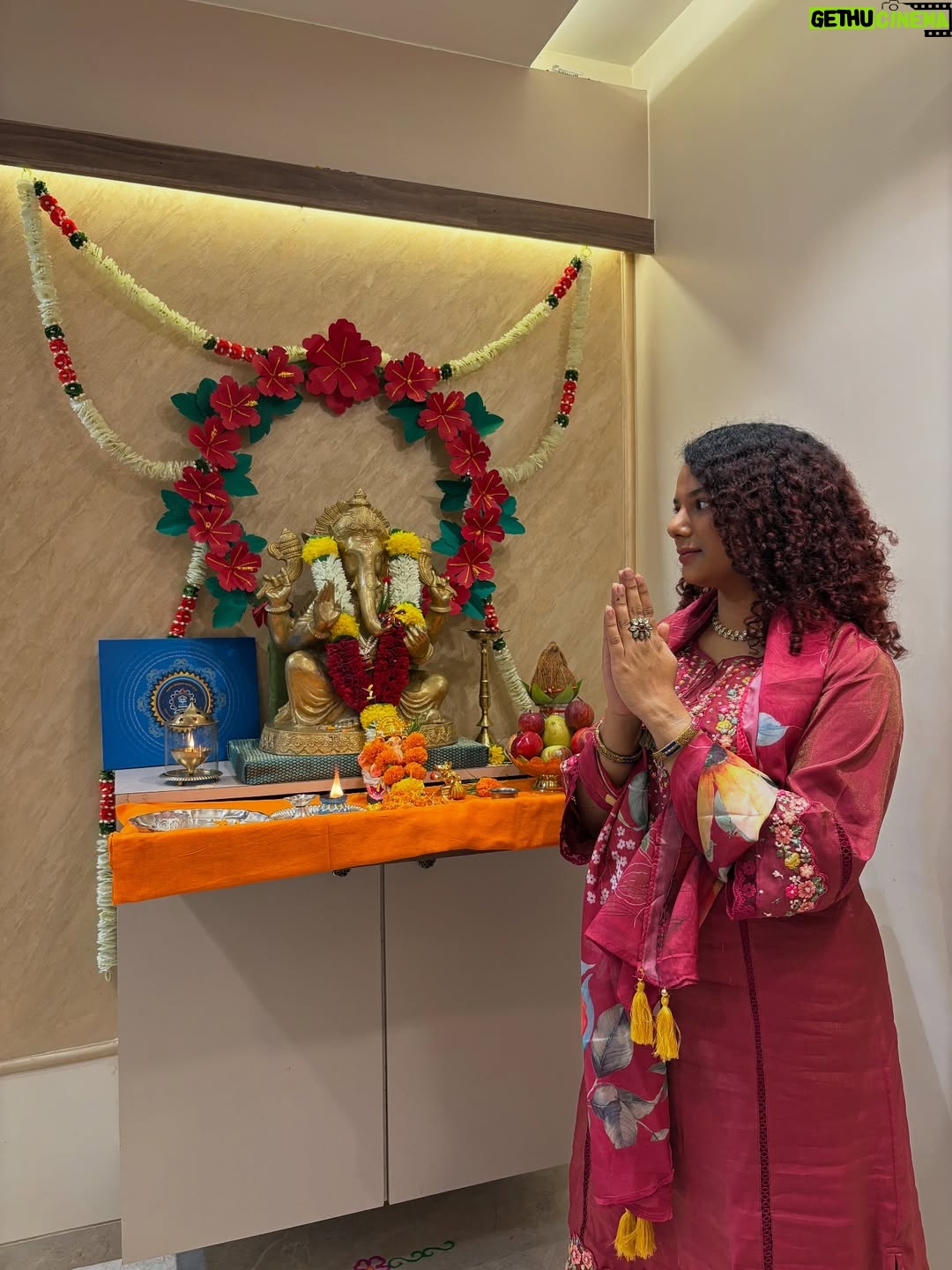 Gautami Kawale - 113.4K Likes - Red flag or green? 
🚥🚥🚥🚥🚥🚥
Happy Ganesh Chaturthi all!
#traditional #indian #kurti #ganpati #ganeshchaturthi #curls #ootd #festival #india #ganpatibappamorya
