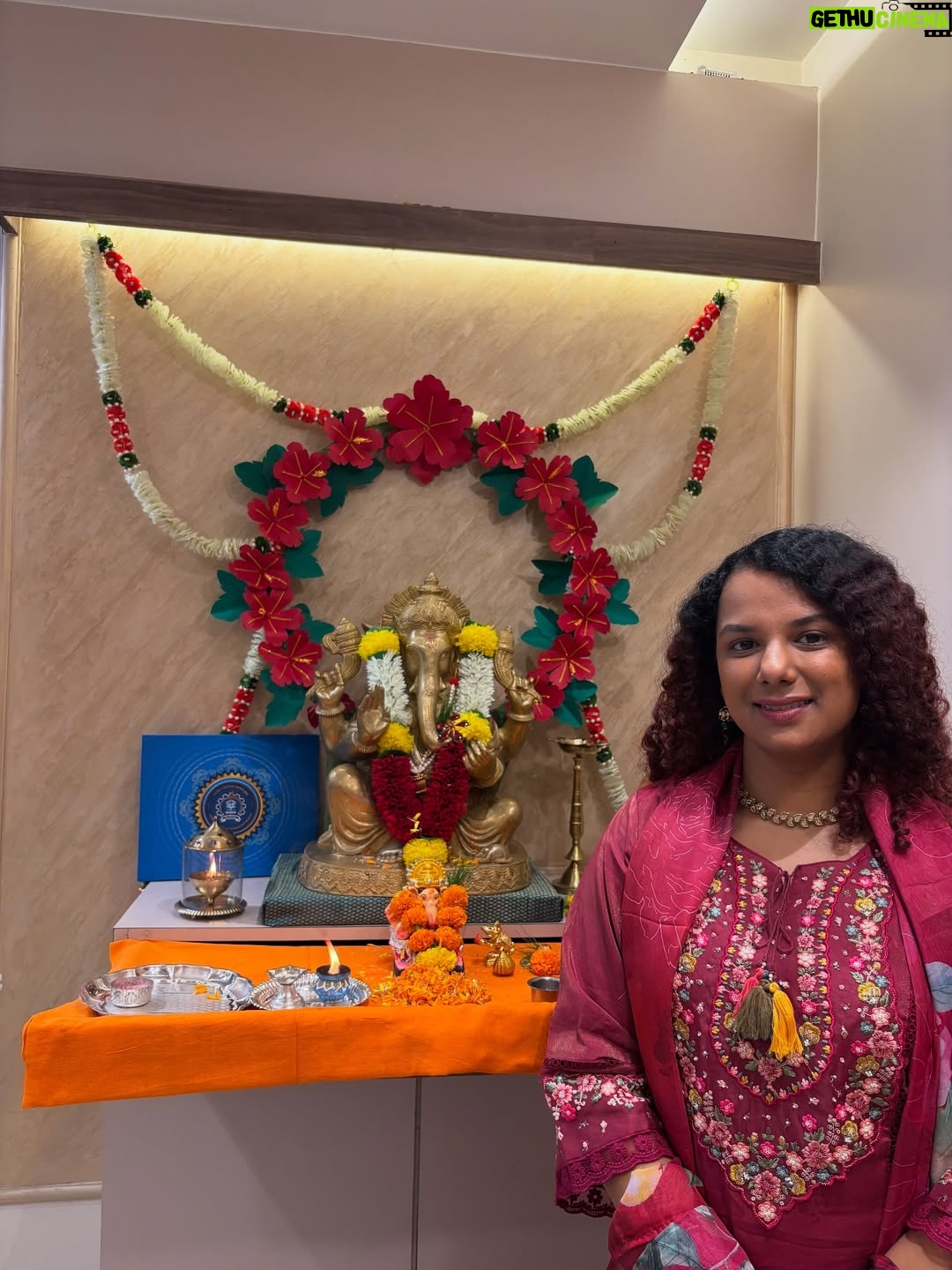 Gautami Kawale - 113.4K Likes - Red flag or green? 
🚥🚥🚥🚥🚥🚥
Happy Ganesh Chaturthi all!
#traditional #indian #kurti #ganpati #ganeshchaturthi #curls #ootd #festival #india #ganpatibappamorya