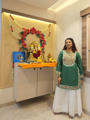 Gautami Kawale Instagram - Red flag or green?
🚥🚥🚥🚥🚥🚥
Happy Ganesh Chaturthi all!
#traditional #indian #kurti #ganpati #ganeshchaturthi #curls #ootd #festival #india #ganpatibappamorya