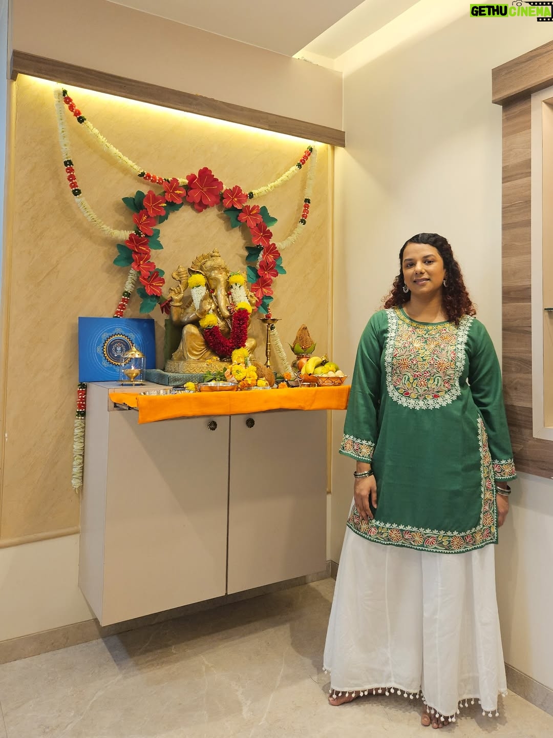 Gautami Kawale - 113.4K Likes - Red flag or green? 
🚥🚥🚥🚥🚥🚥
Happy Ganesh Chaturthi all!
#traditional #indian #kurti #ganpati #ganeshchaturthi #curls #ootd #festival #india #ganpatibappamorya