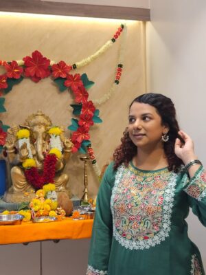 Gautami Kawale Instagram - Red flag or green?
🚥🚥🚥🚥🚥🚥
Happy Ganesh Chaturthi all!
#traditional #indian #kurti #ganpati #ganeshchaturthi #curls #ootd #festival #india #ganpatibappamorya