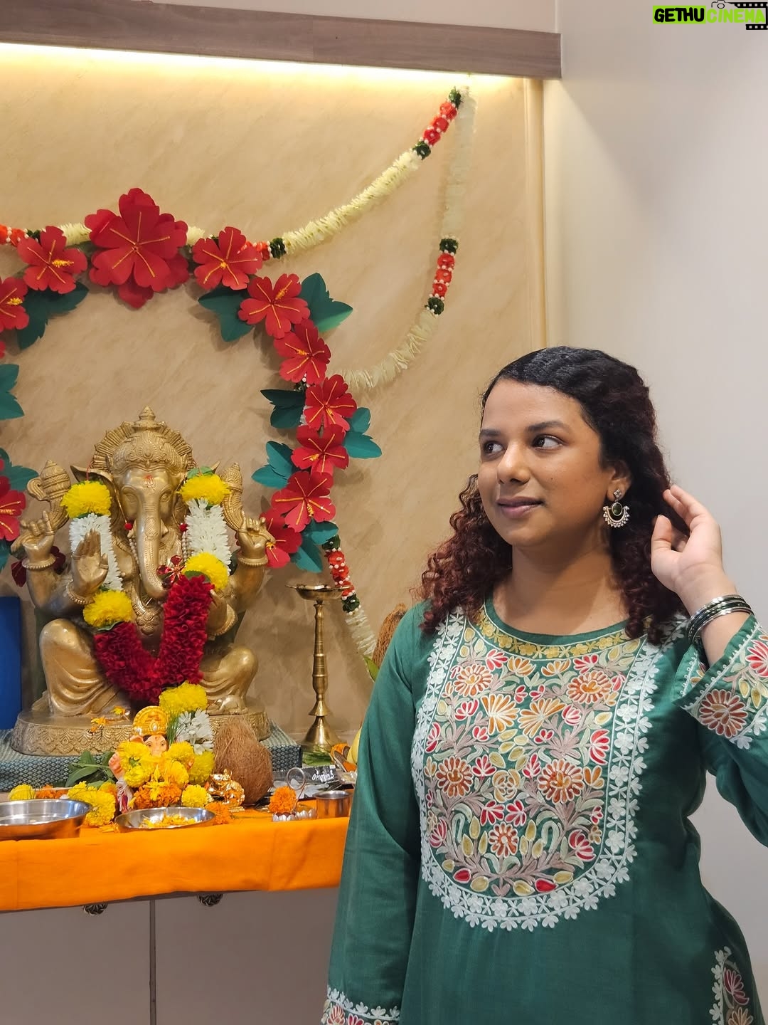 Gautami Kawale - 113.4K Likes - Red flag or green? 
🚥🚥🚥🚥🚥🚥
Happy Ganesh Chaturthi all!
#traditional #indian #kurti #ganpati #ganeshchaturthi #curls #ootd #festival #india #ganpatibappamorya
