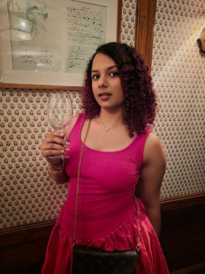 Gautami Kawale Instagram - Empty glasses and cute dresses 👀
Check the last pic
_
Outfit @diamondlady.in
Accessories @swarovski
Bag @louisvuitton