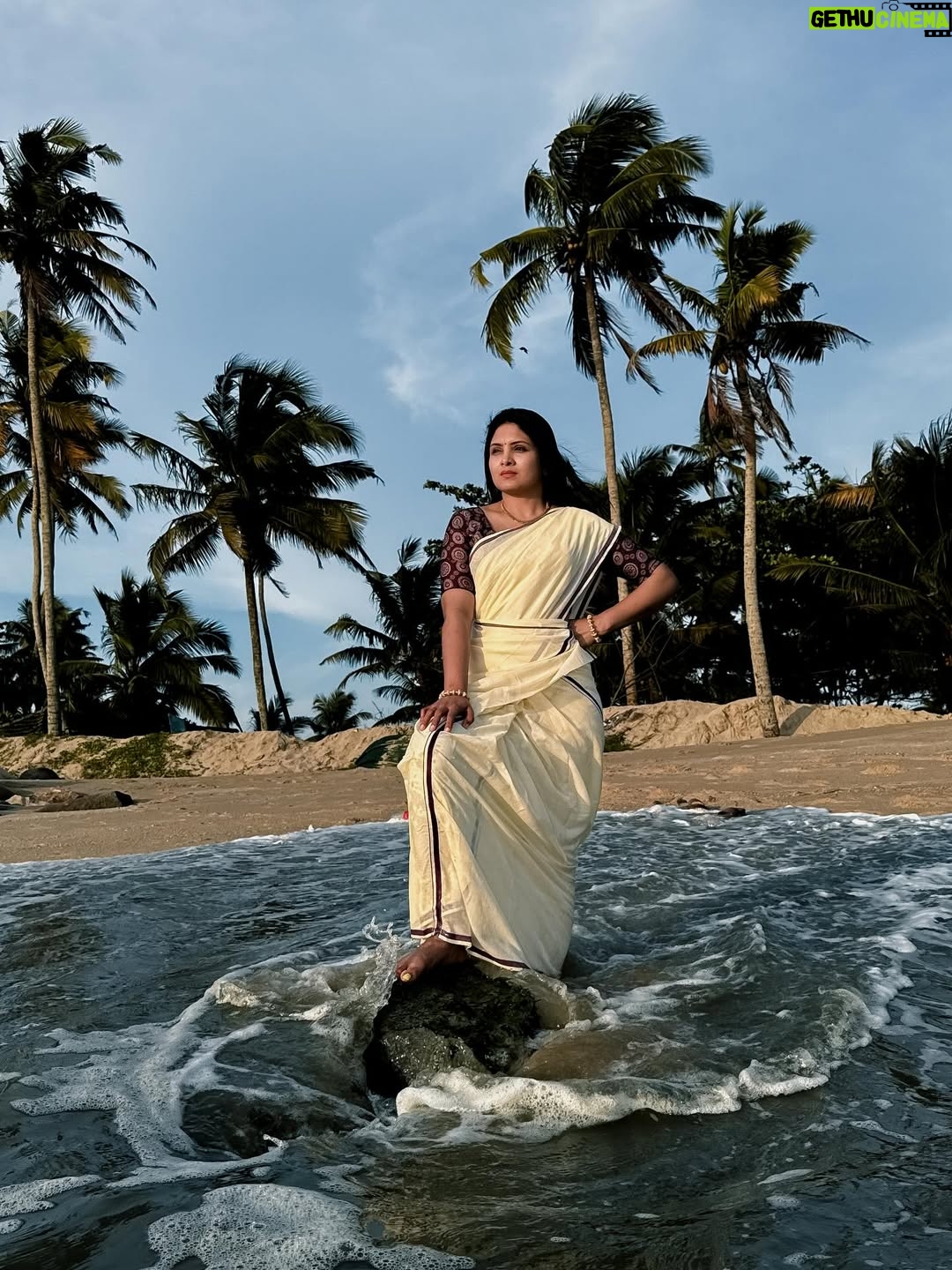 Gayathri Arun - 28.2K Likes - 🔥 🔥 

Captured by @sumin_s_kumar