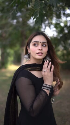 Geet Mehta Instagram - Wo dil nahi raha 🖤🤌🏻
.
.
.
#viral #trending #explorepage #explore #instagram #fyp #instagood #love #like #tiktok #follow #reels #viralpost #likeforlikes #music #photography #followforfollowback #memes #foryou #viralvideos #fashion #india #instadaily #model #indonesia #style #likes #insta #lfl #likesforlike