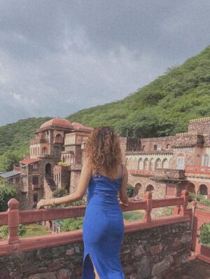 Geetanjali Chauhan Instagram - Good time spent at @neemrana.hotels !!
.
Stay tuned to know how you can win a staycation voucher at this beautiful property , carrying the legacy and charm from decades ✨
@radiocity_rajasthan
.
#neemrana #neemranafort #geetanjalichauhan #heritageproperty #rajasthan #rajasthandiaries