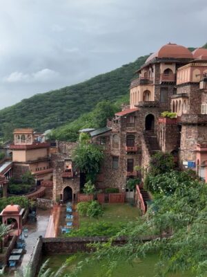 Geetanjali Chauhan Instagram - Good time spent at @neemrana.hotels !!
.
Stay tuned to know how you can win a staycation voucher at this beautiful property , carrying the legacy and charm from decades ✨
@radiocity_rajasthan
.
#neemrana #neemranafort #geetanjalichauhan #heritageproperty #rajasthan #rajasthandiaries