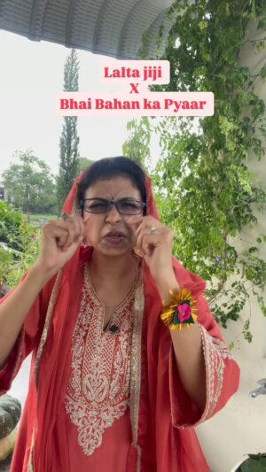 Geetanjali Chauhan Instagram - Bhai bahan ka pyaar badhane ke liye lalta jiji sabko bhai bana lenge 😬
.
.
#laltajiji #rakhsabandhan #rakhiforbrother #geetanjalichauhan #rakhigiftideas #desi