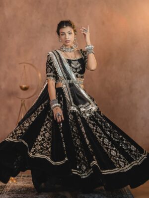 Geetanjali Chauhan Instagram - Last day of Navratri ✨
My fav black and white looks for garba dandiya ♥️✨
.
MUA @makeupdiariesbysakshisharma
Outfits @urbanaura_rentals
Picture credits @photogenic_production_s
Styled by @anamika_ajay96
.
.
#garbalooks #dandiya #navratri #indianoutfitswag #festivewear❤️ #geetanjalichauhan