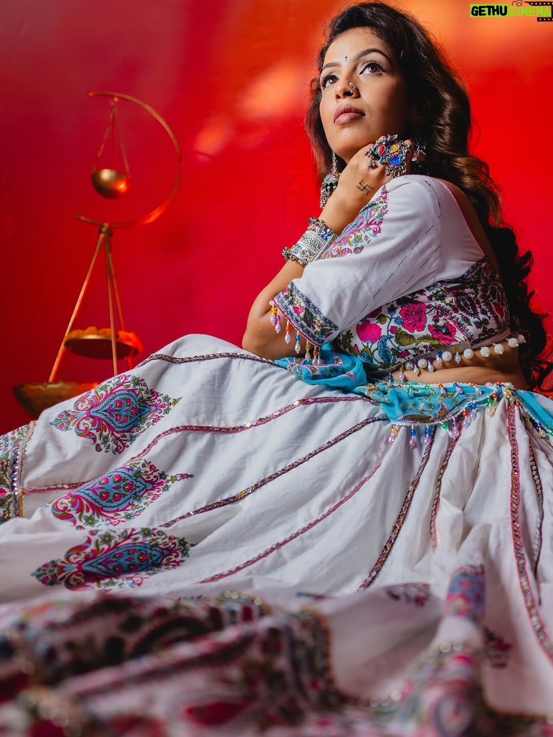 Geetanjali Chauhan - 5.1K Likes - Last day of Navratri ✨
My fav black and white looks for garba dandiya ♥️✨
.
MUA @makeupdiariesbysakshisharma 
Outfits @urbanaura_rentals 
Picture credits @photogenic_production_s 
Styled by @anamika_ajay96 
.
.
#garbalooks #dandiya #navratri #indianoutfitswag #festivewear❤️ #geetanjalichauhan
