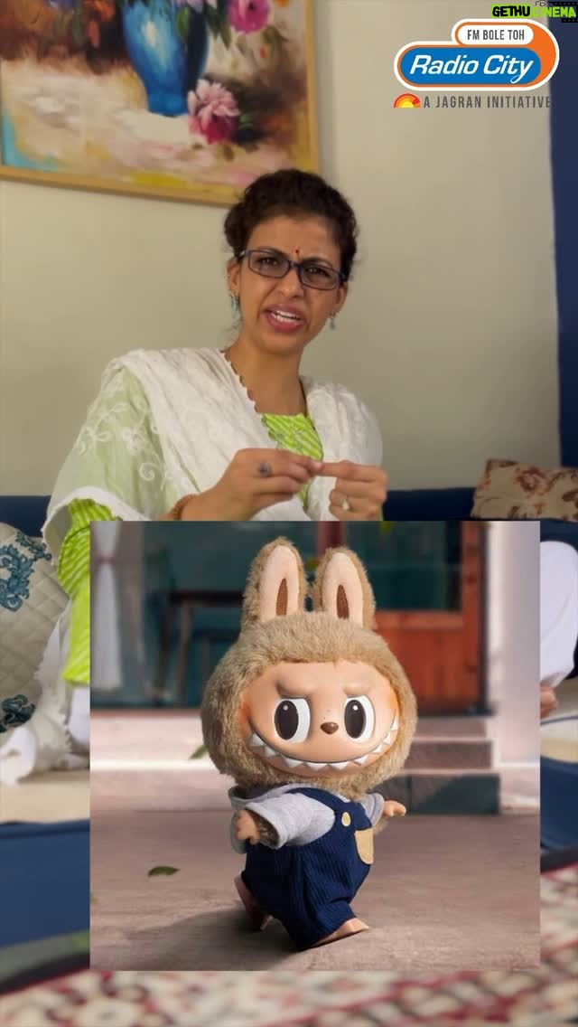 Geetanjali Chauhan - 12.8K Likes - Lalta jiji ne labubu ka matlab hi badal diya 🤣 
.
.
Follow @radiocity_rajasthan for more such content 

#labubu #geetanjalichauhan #laltajiji #labubutrend #relatable #desimom #radiocityrajasthan 

( Labubu Doll, Lalta jiji, Desi Mom, Geetanjali Chauhan, Radio City Rajasthan)