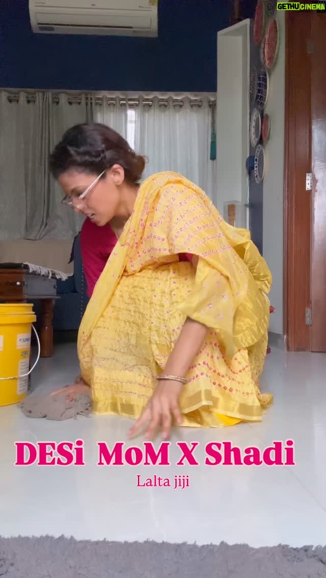 Geetanjali Chauhan - 8.2K Likes - Kya aapki mummy bhi krti hain esa ? 
.
@astrotalk ne sachhayi batake kafi madad krdi mummy ki 😉 
.
.
#geetanjalichauhan #ad #shadi #desimom ##relatable #justindianthings