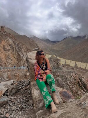 Geetanjali Chauhan Instagram - It was difficult to select but few pictures from my Ladakh Birthday trip ♥️
Don't forget to send hearts in comments 🤭
.
.
#ladakhdiaries #geetanjalichauhan #travel #birthdaytrip