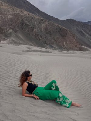 Geetanjali Chauhan Instagram - It was difficult to select but few pictures from my Ladakh Birthday trip ♥️
Don't forget to send hearts in comments 🤭
.
.
#ladakhdiaries #geetanjalichauhan #travel #birthdaytrip