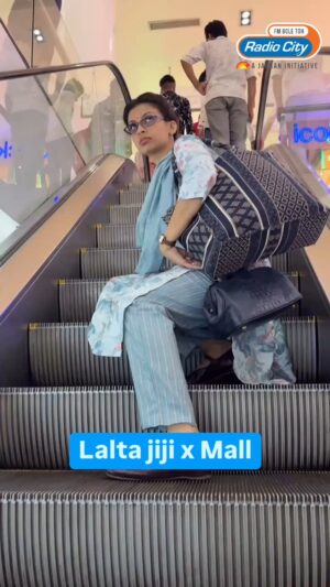 Geetanjali Chauhan Instagram - Batao konsa Mall hai ?
Follow @radiocity_rajasthan for more such content
( lalta jiji, Funny, Comedy Videos, Desi, Rajasthan, Delhi, Geetanjali Chauhan, Tashanbaaz Billo, Radio City Rajasthan)
#laltajiji #tashanbaazbillo #comedy #funny #mall #rajasthan #radiocityrajasthan #delhi
