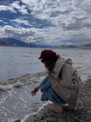 Geetanjali Chauhan Instagram - It was difficult to select but few pictures from my Ladakh Birthday trip ♥️
Don't forget to send hearts in comments 🤭
.
.
#ladakhdiaries #geetanjalichauhan #travel #birthdaytrip