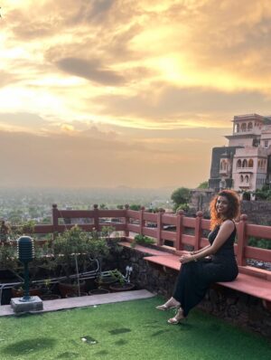 Geetanjali Chauhan Instagram - Good time spent at @neemrana.hotels !!
.
Stay tuned to know how you can win a staycation voucher at this beautiful property , carrying the legacy and charm from decades ✨
@radiocity_rajasthan
.
#neemrana #neemranafort #geetanjalichauhan #heritageproperty #rajasthan #rajasthandiaries