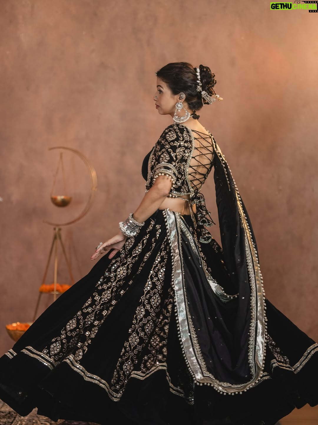 Geetanjali Chauhan - 5.1K Likes - Last day of Navratri ✨
My fav black and white looks for garba dandiya ♥️✨
.
MUA @makeupdiariesbysakshisharma 
Outfits @urbanaura_rentals 
Picture credits @photogenic_production_s 
Styled by @anamika_ajay96 
.
.
#garbalooks #dandiya #navratri #indianoutfitswag #festivewear❤️ #geetanjalichauhan