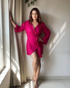 Geetanjali Singh Instagram - āLet stillness speak.ā
.
.
.
.
.
#GeetanjaliSingh #OnCamera #ActorAesthetic #BoldAndGraceful #TimelessFrames