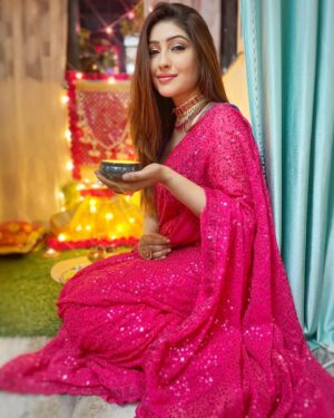 Geetanjali Singh Instagram - Happy Deepawali šŖš
.
.
.
.
.
.
.
.
.
.
.
.
.
.
.
#diwali #diwalivibes #diwali2022 #photooftheday #diwalioutfit #pinksaree #ootd #ootdindia #ootdfashion #deepawali #bhfyp #beautiful #festive #festivevibes #festiveseason #festiveoutfit #festivelook #festivevibes #indianwear #ethnic #ethnicday #ethnicwear #ethniclook #indiangirl #instagood #igfashion #geetanjalisingh